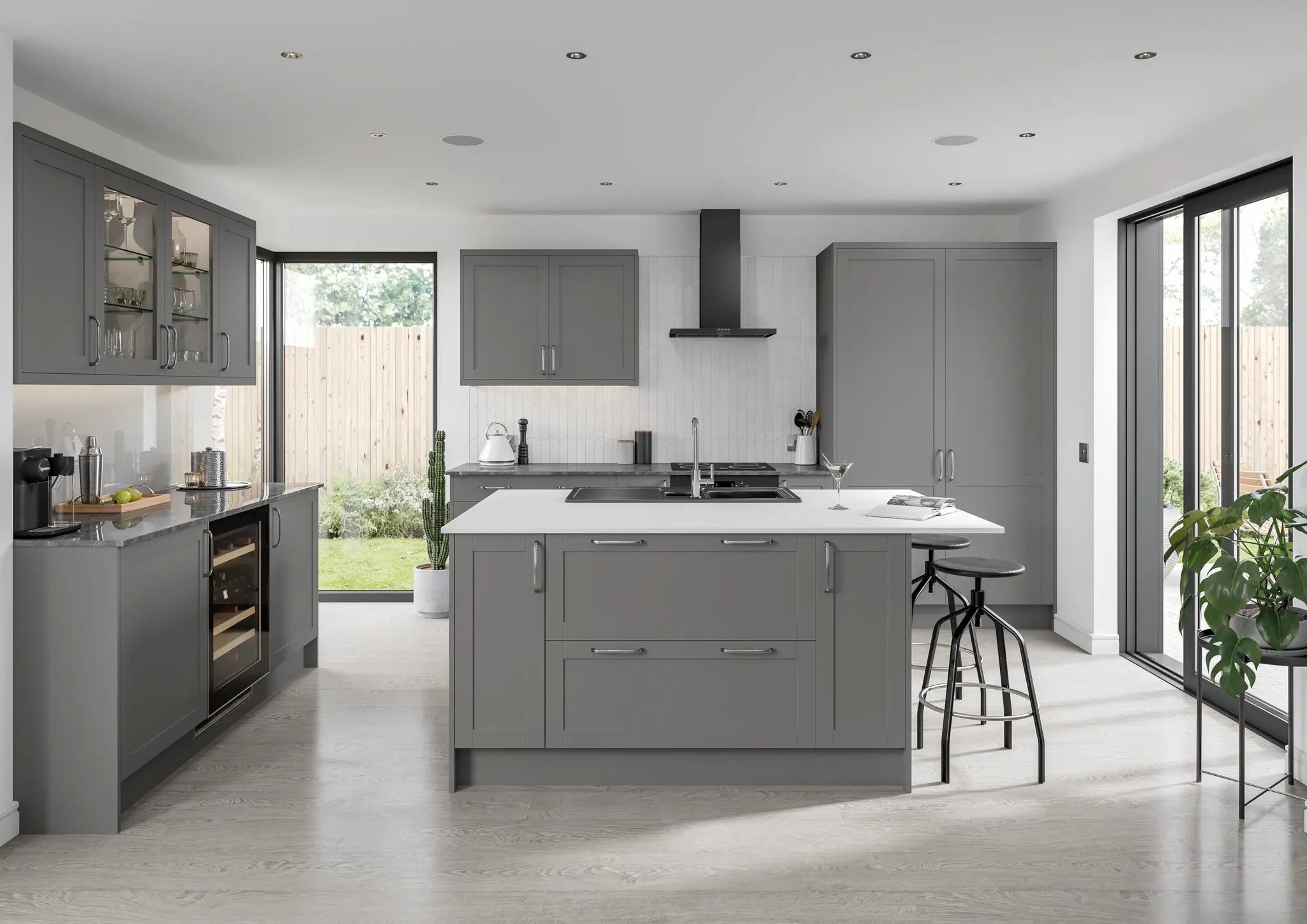 Stratto kitchen with grey cabinets and a central island.