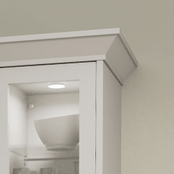 Close-up image of Bella classic cornice.