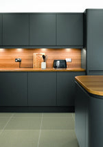 Modern Lucente kitchen with anthracite cabinet doors and wooden worktop.